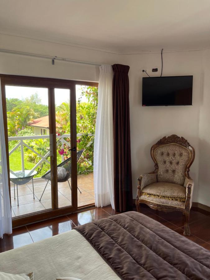 Teanehi Bed & Breakfast Hanga Roa Extérieur photo