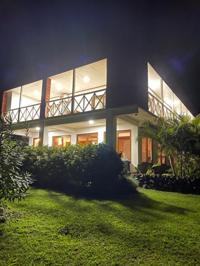 Teanehi Bed & Breakfast Hanga Roa Extérieur photo