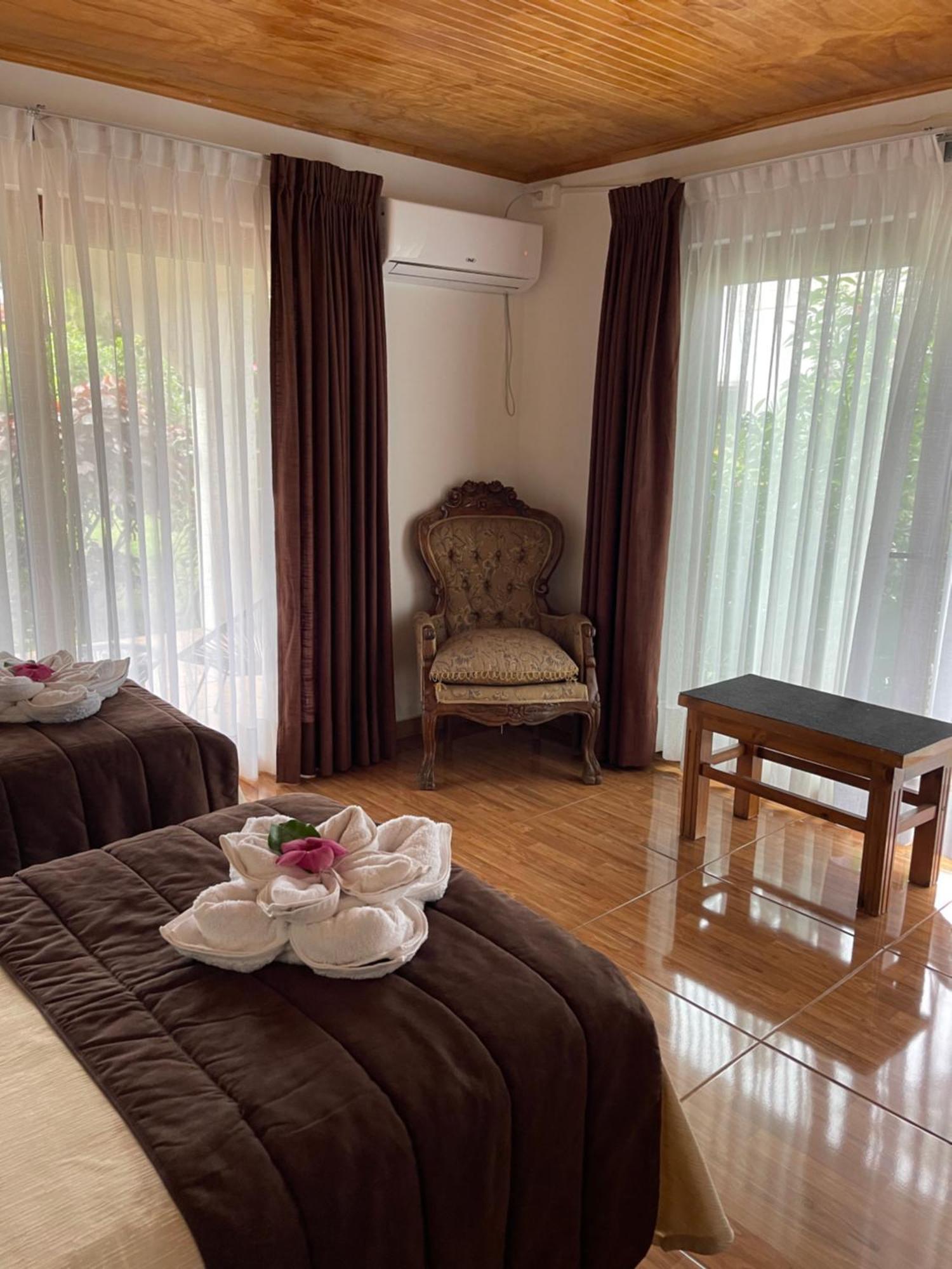 Teanehi Bed & Breakfast Hanga Roa Extérieur photo