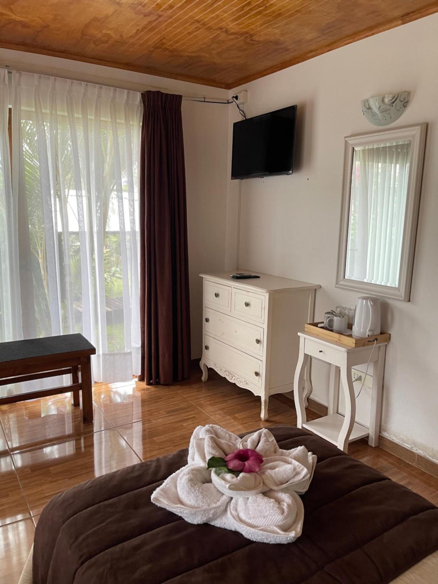 Teanehi Bed & Breakfast Hanga Roa Extérieur photo